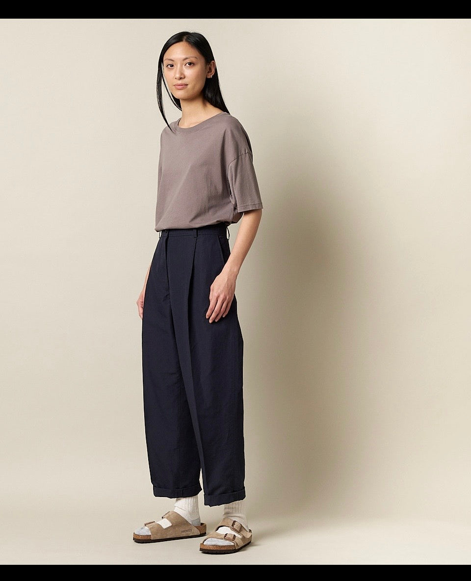 MERZ B. SCHWANEN ALL-TIME FAVOURITES, an easygoing T-shirt with a loose fit and dropped shoulders, made with 100% organic cotton for an ultra-soft feel. Womenswear| T-shirt| Heritage Jackets & Denim | Fulmine Mercantile Co Yarm